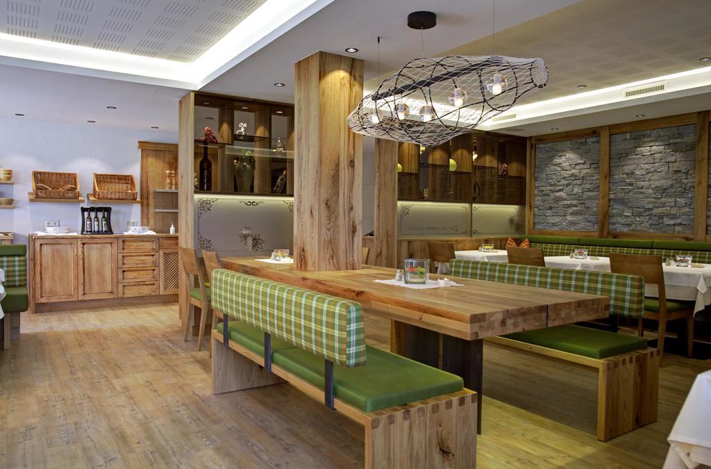Hotel Garni Forelle Tux Bagian luar foto