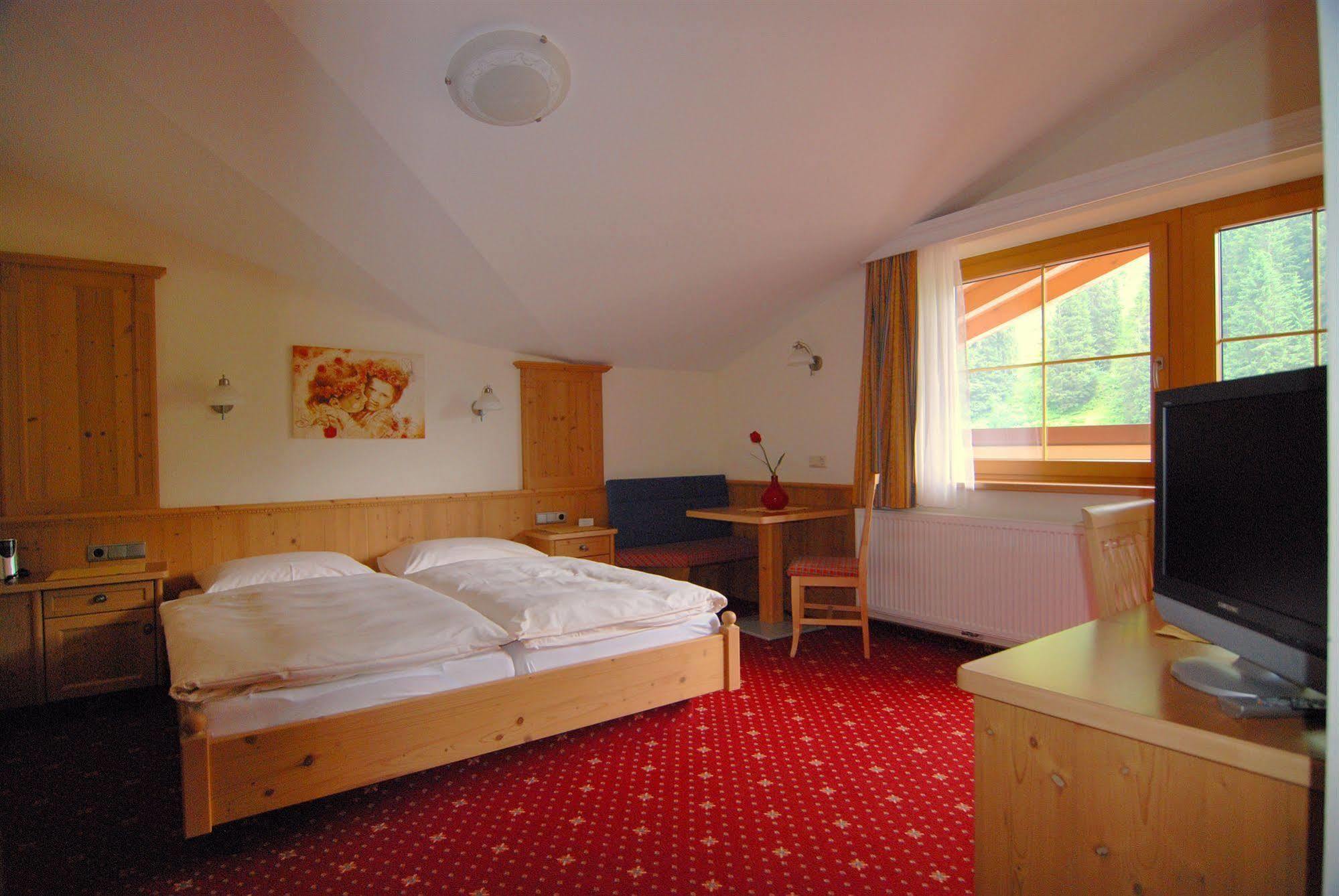 Hotel Garni Forelle Tux Bagian luar foto